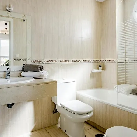 Lcr4 - Large 3-bedroom Near Appartamento