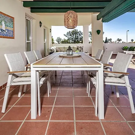 Lcr4 - Large 3-bedroom Near Appartamento Marbella