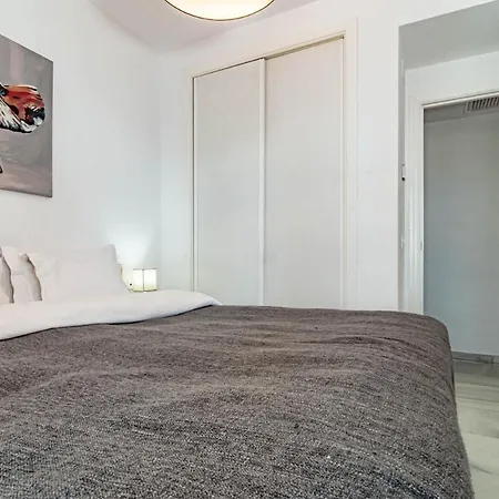 Lcr4 - Large 3-bedroom Near
