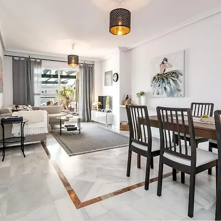 Apartment Lcr4 - Large 3-bedroom Near Marbella