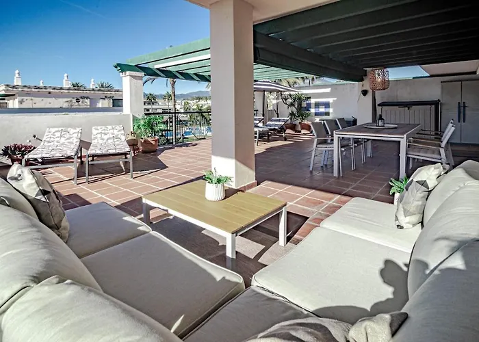Lcr4 - Large 3-bedroom Near Apartment