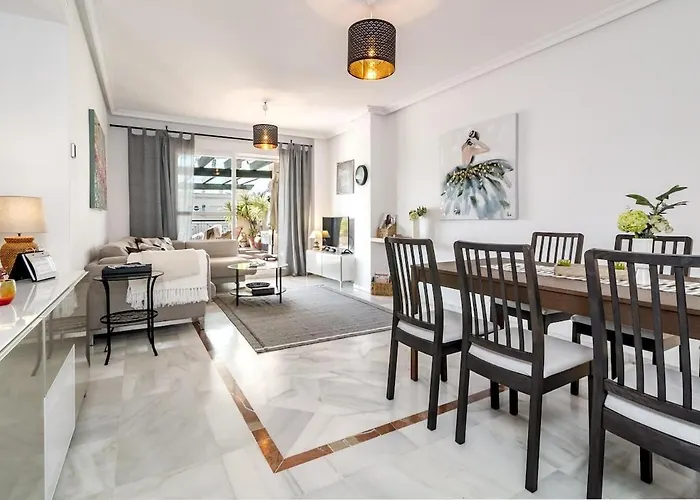 Apartment Lcr4 - Large 3-bedroom Near Marbella